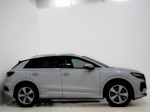 2022 Audi e-tron Premium Plus