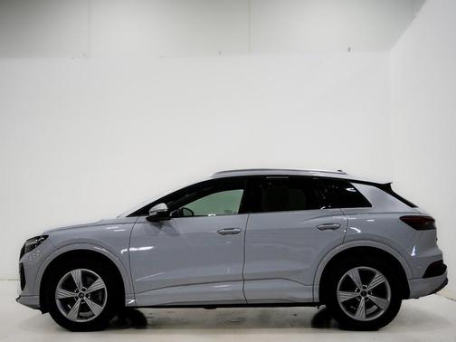 2022 Audi e-tron Premium Plus