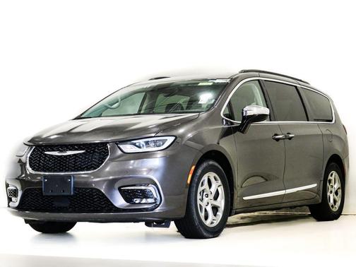 Granite Crystal Metallic Clearcoat 2023 Chrysler Pacifica Limited
