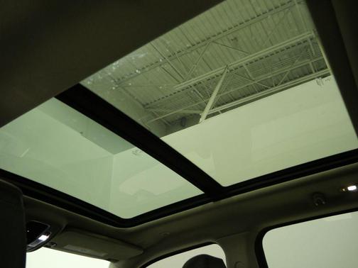 Bright White Clearcoat 2022 RAM 1500 Laramie