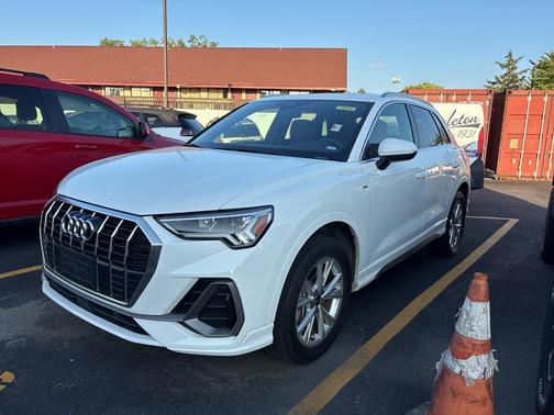 2023 Audi Q3 Premium 45 TFSI S line quattro Tiptronic