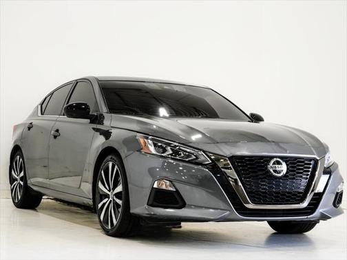 2022 Nissan Altima SR FWD