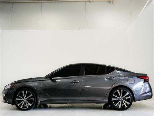 2022 Nissan Altima SR FWD
