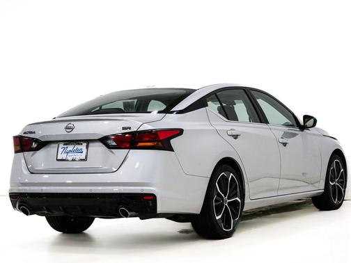 Brilliant Silver Metallic 2024 Nissan Altima SR FWD