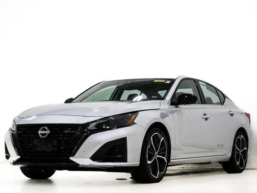 Brilliant Silver Metallic 2024 Nissan Altima SR FWD