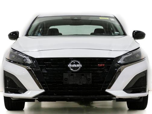 Brilliant Silver Metallic 2024 Nissan Altima SR FWD