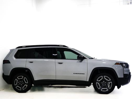 Silver Zynith Clearcoat 2026 Jeep Cherokee Limited