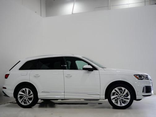 2022 Audi Q7 55 Premium Plus