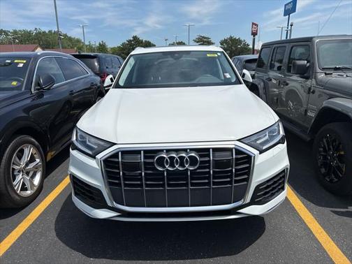 2022 Audi Q7 55 Premium Plus
