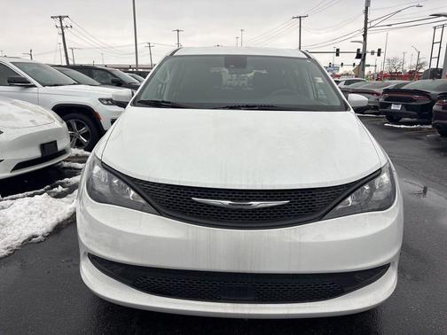 2023 Chrysler Voyager LX