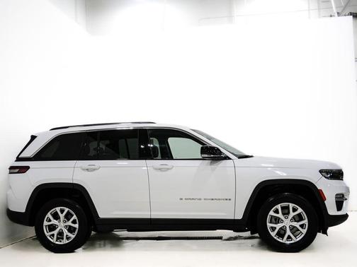 Bright White Clearcoat 2023 Jeep Grand Cherokee Limited
