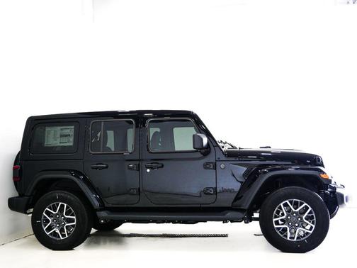 Black Clearcoat 2026 Jeep Wrangler 4-Door Sahara 4x4