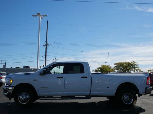 2024 RAM 3500 Big Horn Crew Cab 4x4 8' Box