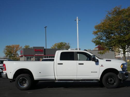 2024 RAM 3500 Big Horn Crew Cab 4x4 8' Box