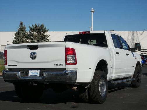 2024 RAM 3500 Big Horn Crew Cab 4x4 8' Box