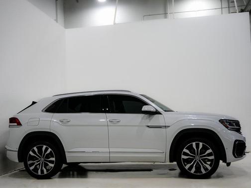 2022 Volkswagen Atlas Cross Sport 3.6L V6 SEL Premium R-Line