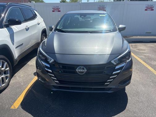 Gun Metallic 2025 Nissan Versa 1.6 SV