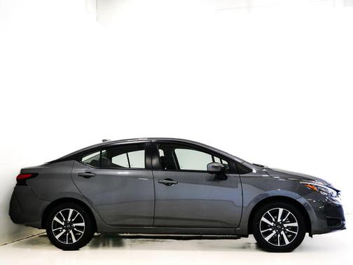 Gun Metallic 2025 Nissan Versa 1.6 SV
