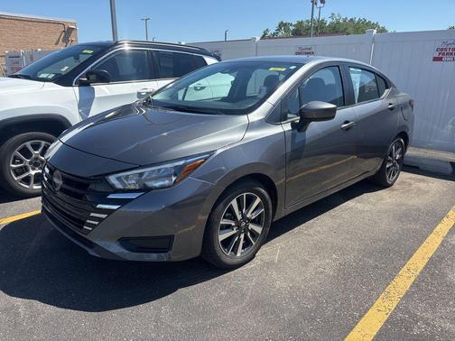 Gun Metallic 2025 Nissan Versa 1.6 SV