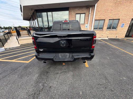 Diamond Black Crystal Pearlcoat 2023 RAM 1500 Big Horn/Lone Star