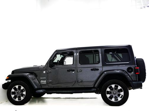 Granite Crystal Metallic Clearcoat 2018 Jeep Wrangler Unlimited Sahara