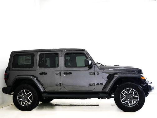 Granite Crystal Metallic Clearcoat 2026 Jeep Wrangler 4-Door Sahara 4x4