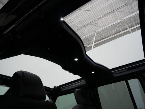 Granite Crystal Metallic Clearcoat 2026 Jeep Wrangler 4-Door Sahara 4x4