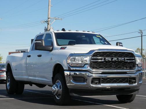 2024 RAM 3500 Tradesman Crew Cab 4x4 8' Box