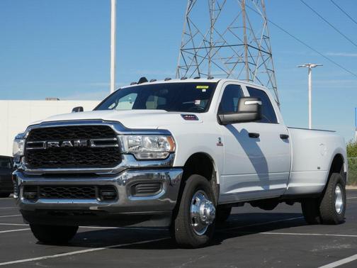 2024 RAM 3500 Tradesman Crew Cab 4x4 8' Box