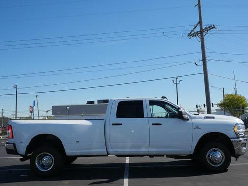 2024 RAM 3500 Tradesman Crew Cab 4x4 8' Box