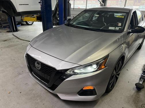2022 Nissan Altima SR FWD
