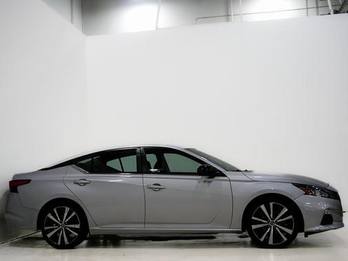 2022 Nissan Altima SR FWD