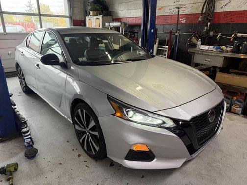 2022 Nissan Altima SR FWD