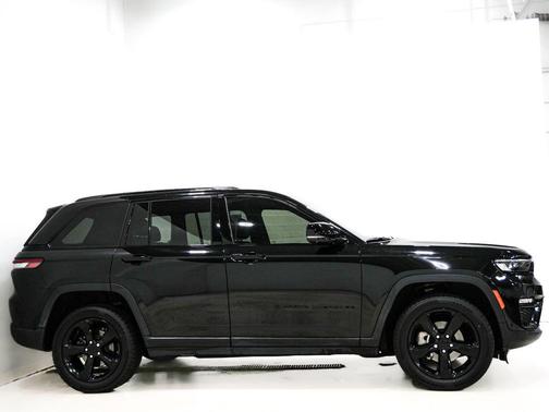 Diamond Black Crystal Pearlcoat 2024 Jeep Grand Cherokee Limited