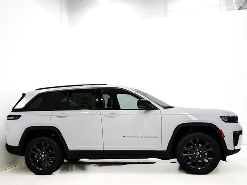 Bright White Clearcoat 2026 Jeep Grand Cherokee 85th Anniversary Edition