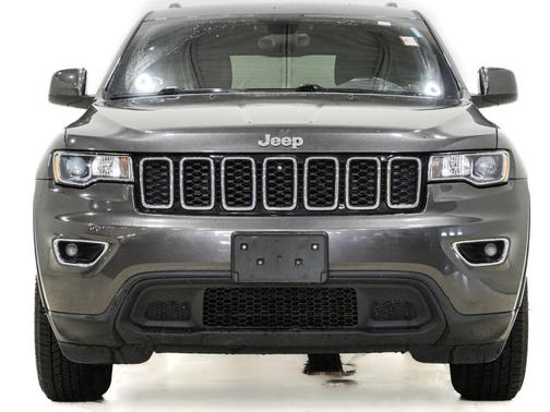 Granite Crystal Metallic Clearcoat 2017 Jeep Grand Cherokee Laredo