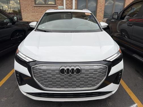 2022 Audi e-tron Premium Plus