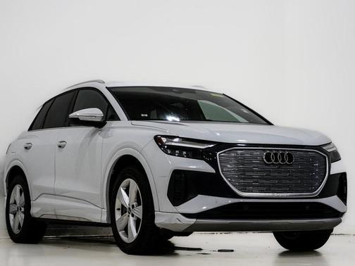 2022 Audi e-tron Premium Plus