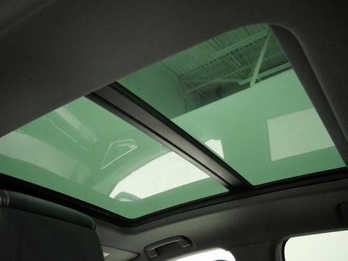 2022 Audi e-tron Premium Plus