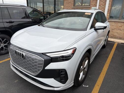 2022 Audi e-tron Premium Plus