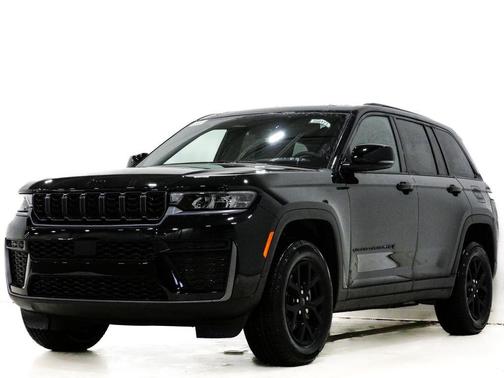 Diamond Black Crystal Pearlcoat 2026 Jeep Grand Cherokee Altitude