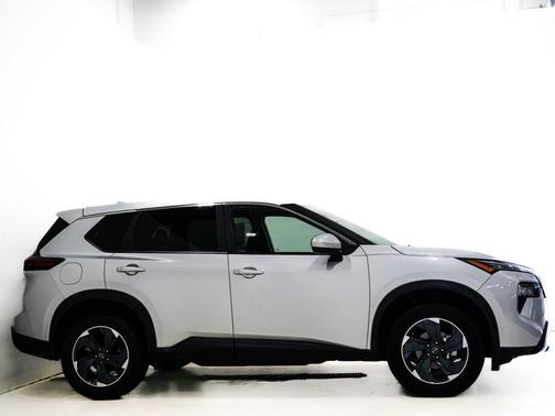 Brilliant Silver Metallic 2024 Nissan Rogue SV