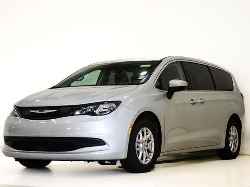 Silver Mist Clearcoat 2023 Chrysler Voyager LX