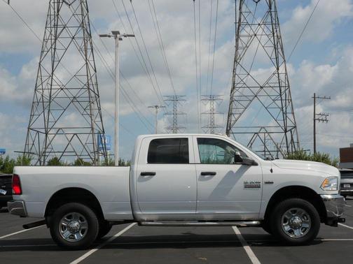 2018 RAM 3500 Tradesman Crew Cab 4x4 6'4' Box
