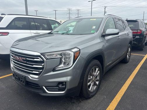 Sterling Metallic 2024 GMC Terrain SLT
