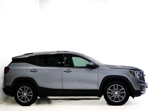 Sterling Metallic 2024 GMC Terrain SLT