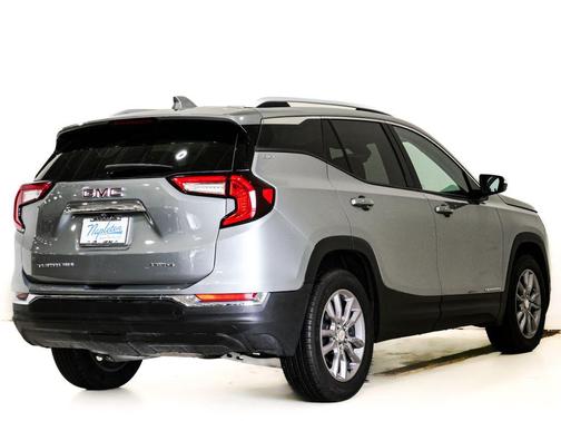 Sterling Metallic 2024 GMC Terrain SLT