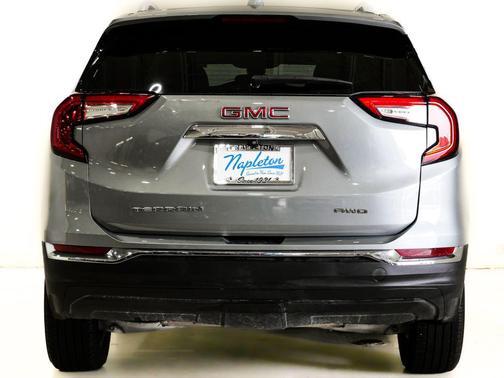 Sterling Metallic 2024 GMC Terrain SLT