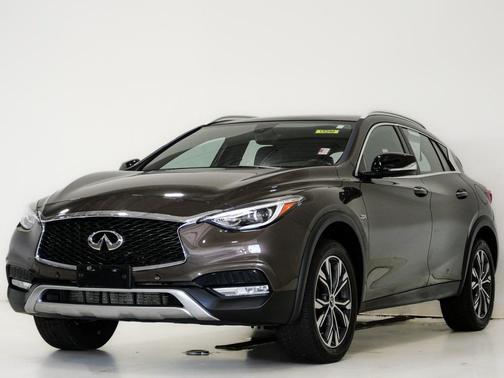 2017 INFINITI QX30 Premium