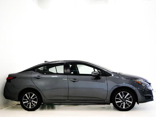 Gun Metallic 2025 Nissan Versa 1.6 SV